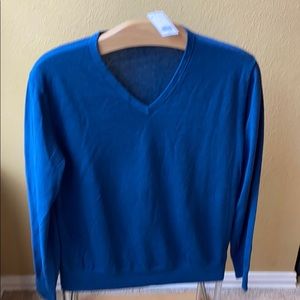 Banana Republic V-neck sweater. Brand new. Size L.